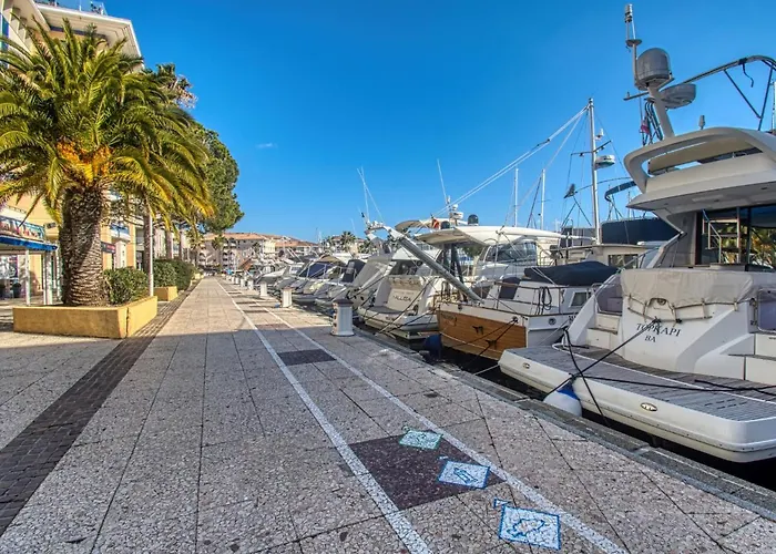 Le Cesaree-1 By Interhome Fréjus